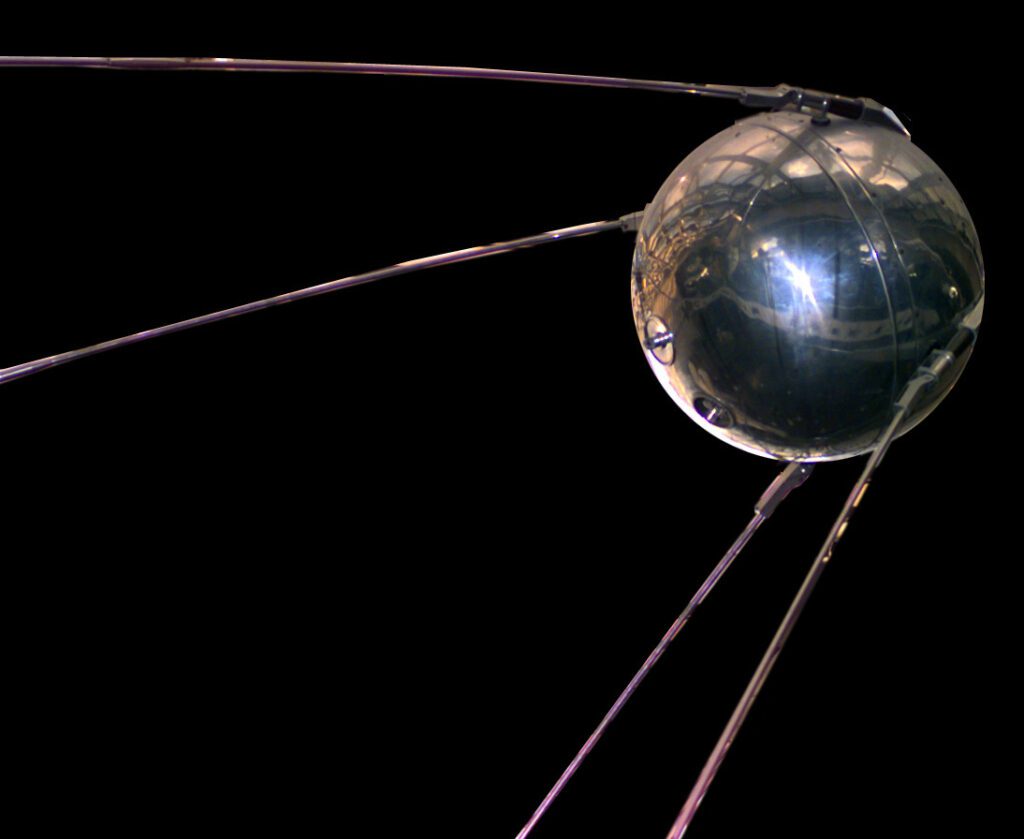 Replica von Sputnik 1, dem ersten künstlichen Satelliten im Weltraum
