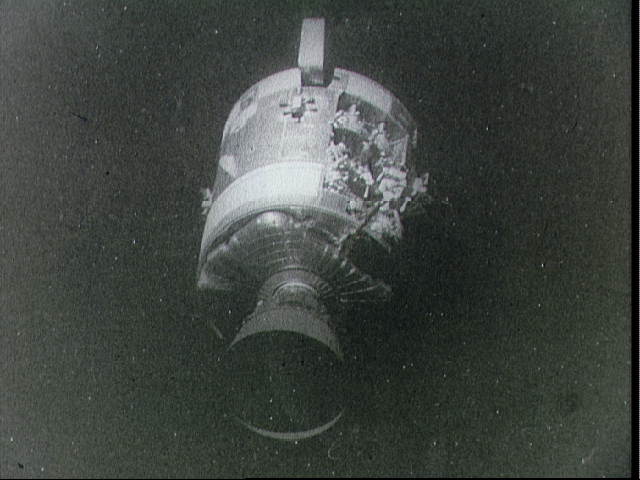 Beschädigtes Apollo 13 Service Modul (vom Lunar/Kommandomodul aus gesehen)