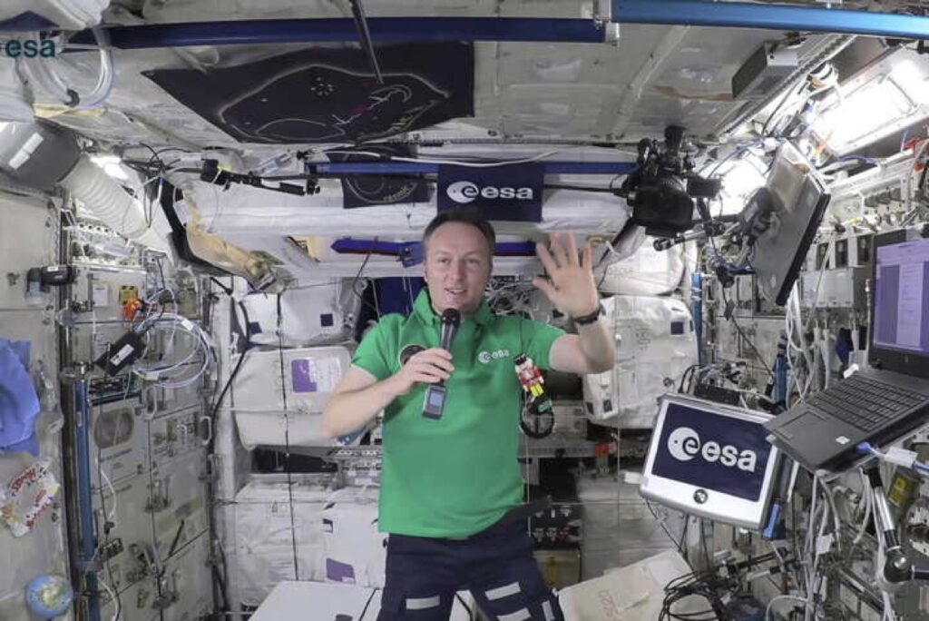 Screenshot Matthias Maurer grüßt Seiffen von der Internationalen Raumstation ISS;
© dpa/Stadt Chemnitz