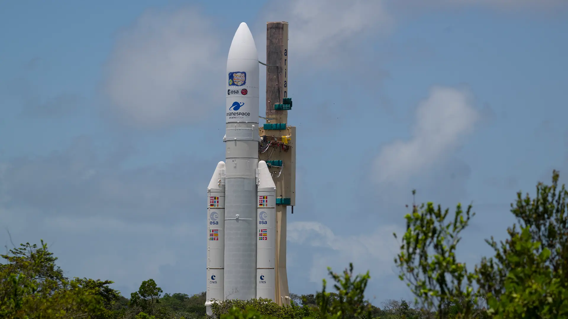 Ariane 5 beim Rollout zum Launch von JUICE, © ESA