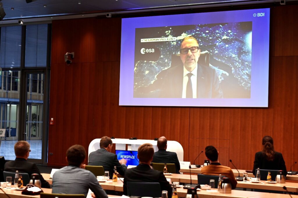 Live via Internet zugeschaltet: Josef Aschbacher, Generaldirektor der ESA