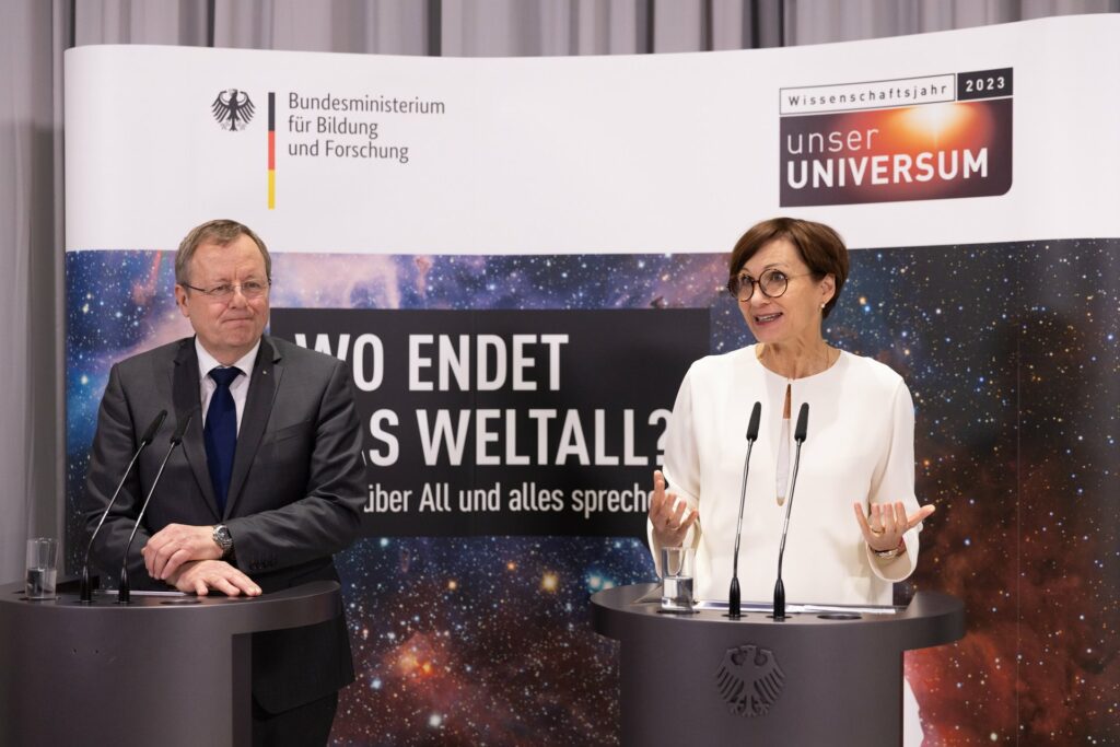 Wissenschaftsjahr 2023 – Unser Universum – Eröffnung durch Dr.-Ing. Jan Wörner und Bundesbildungsministerin Bettina Stark-Watzinger, © BMBF/Bundesfoto/Kurc