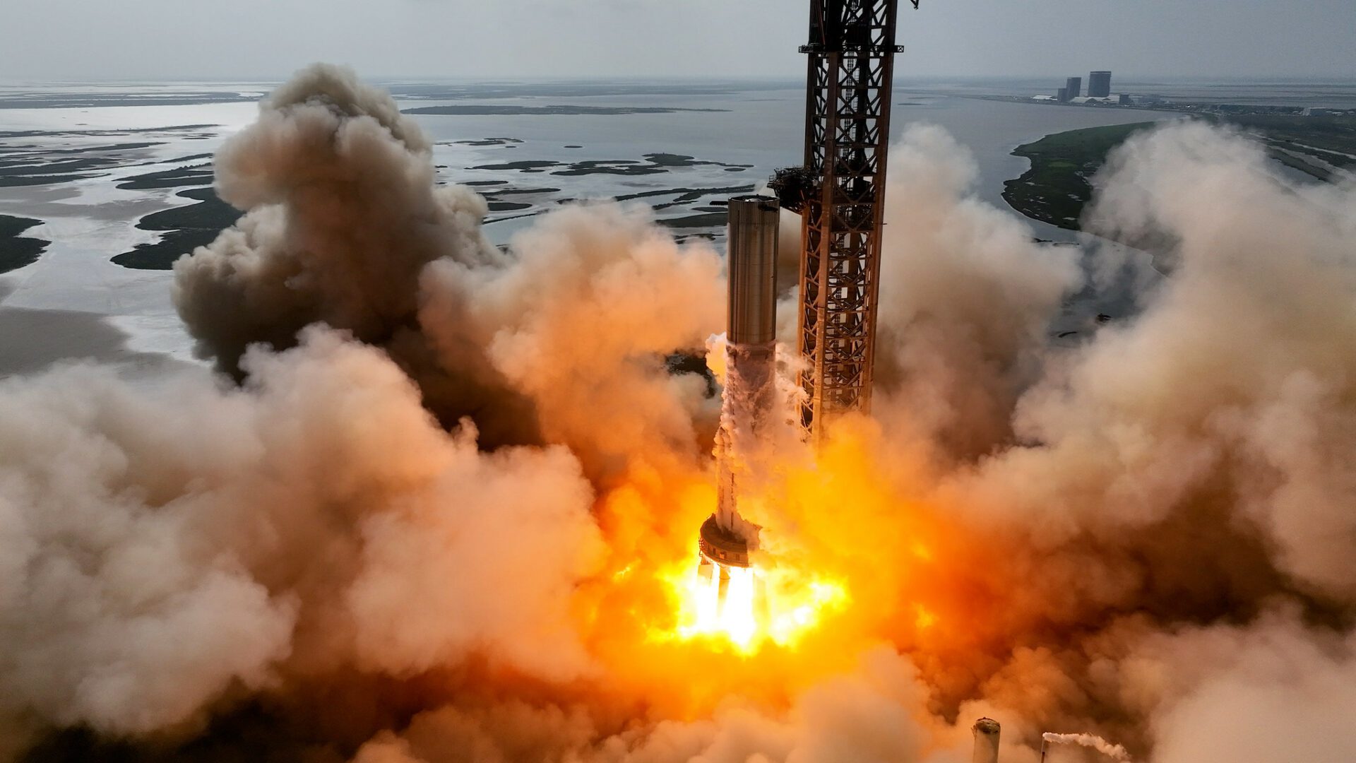 Booster 7 Static Fire; © Official SpaceX Photos