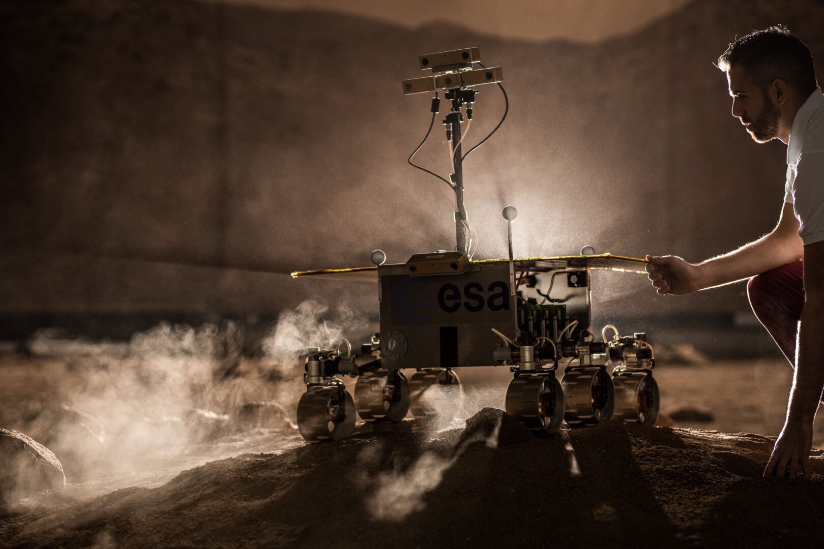 Modell des ExoMars-Rovers im Rover Operations Control Centre (ROCC) in Turin (IT); © ALTEC